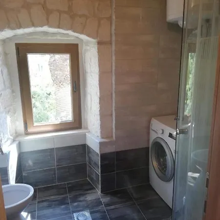 Dora Apartment *