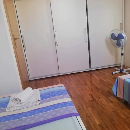 Dora Apartment *